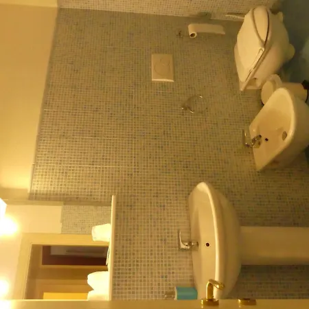 ゲストハウス Beb 2000 3*